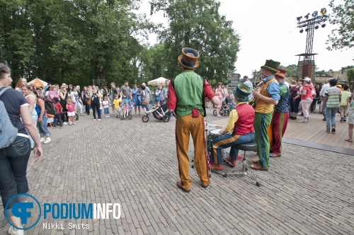 Efteling Muzikanten op Efteling Negen Pleinen Festijn 2014: Thomas Berge foto
