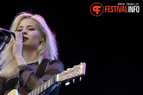 Nina Nesbitt op Suikerrock 2014 foto