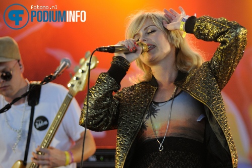 The Asteroids Galaxy Tour op Lowlands 2014 - dag 1 foto