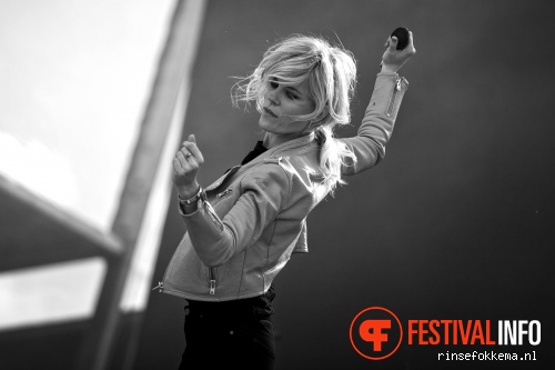 Ilse DeLange op Strandfestival Zand 2014 foto