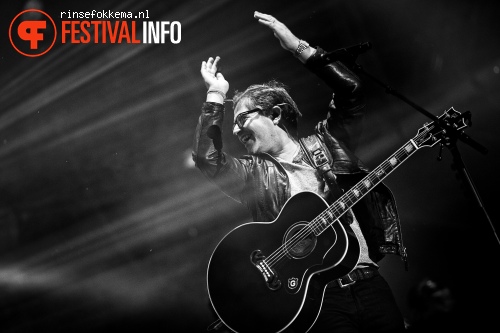 Foto Guus Meeuwis op Strandfestival Zand 2014
