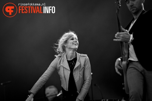 Ilse DeLange op Strandfestival Zand 2014 foto