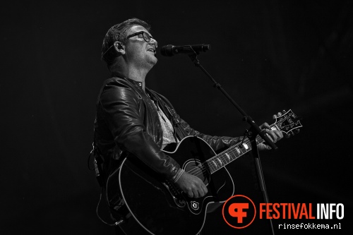 Guus Meeuwis op Strandfestival Zand 2014 foto