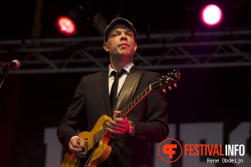 Thorbjørn Risager & The Black Tornado op Bluesrock Tegelen 2014 foto