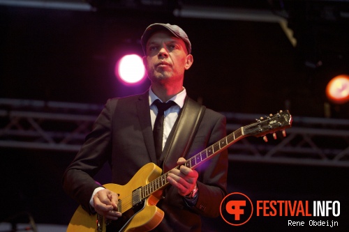 Thorbjørn Risager & The Black Tornado op Bluesrock Tegelen 2014 foto
