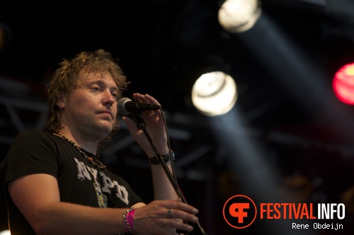 Ruben Hoeke Band op Bluesrock Tegelen 2014 foto