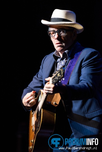 Elvis Costello op Elvis Costello - 22/10 - Carre foto