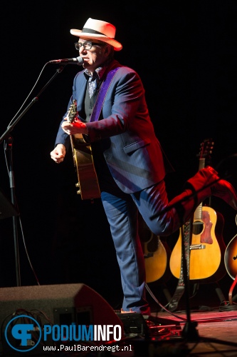 Elvis Costello op Elvis Costello - 22/10 - Carre foto