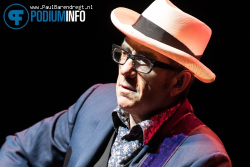 Elvis Costello op Elvis Costello - 22/10 - Carre foto