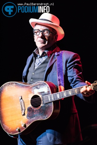 Elvis Costello op Elvis Costello - 22/10 - Carre foto