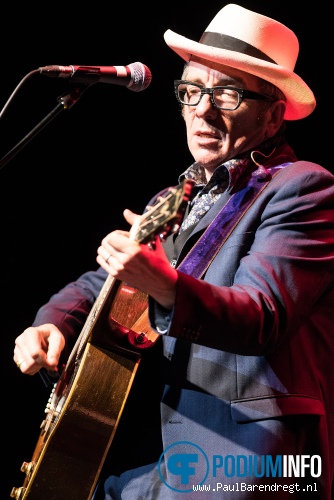 Elvis Costello op Elvis Costello - 22/10 - Carre foto