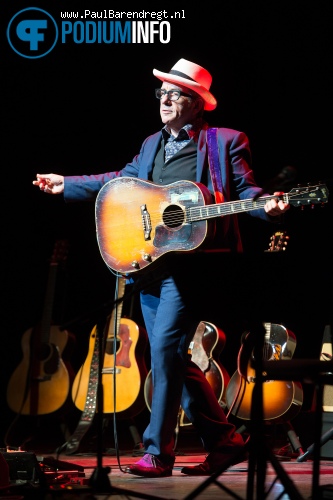 Elvis Costello op Elvis Costello - 22/10 - Carre foto