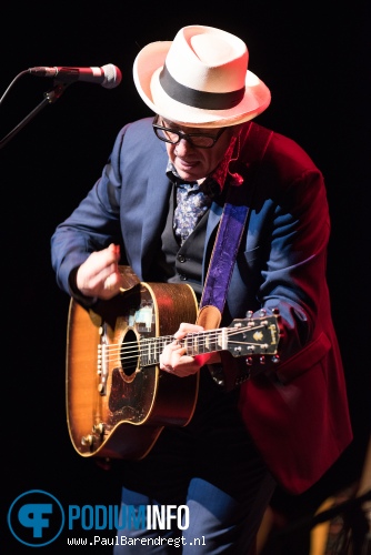 Elvis Costello op Elvis Costello - 22/10 - Carre foto