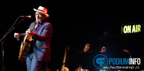 Elvis Costello op Elvis Costello - 22/10 - Carre foto