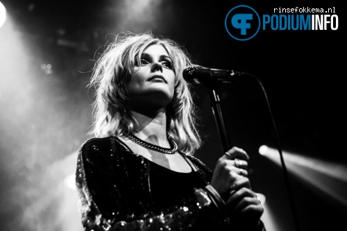 The Asteroids Galaxy Tour op The Asteroids Galaxy Tour - 7/11 Melkweg foto