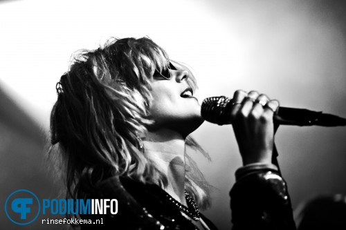 The Asteroids Galaxy Tour op The Asteroids Galaxy Tour - 7/11 Melkweg foto