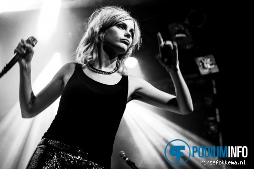 The Asteroids Galaxy Tour op The Asteroids Galaxy Tour - 7/11 Melkweg foto