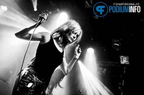 The Asteroids Galaxy Tour op The Asteroids Galaxy Tour - 7/11 Melkweg foto