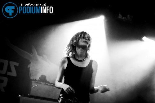 The Asteroids Galaxy Tour op The Asteroids Galaxy Tour - 7/11 Melkweg foto