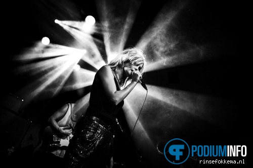 The Asteroids Galaxy Tour op The Asteroids Galaxy Tour - 7/11 Melkweg foto