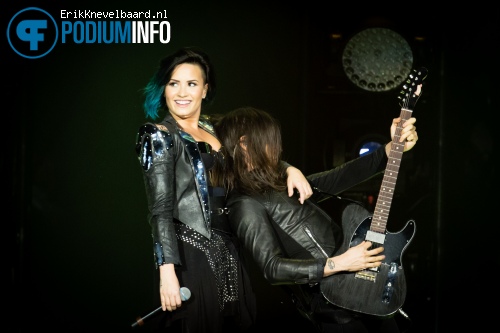 Foto Demi Lovato op Enrique Iglesias - 18/11 - Ziggo Dome