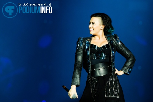 Demi Lovato op Enrique Iglesias - 18/11 - Ziggo Dome foto