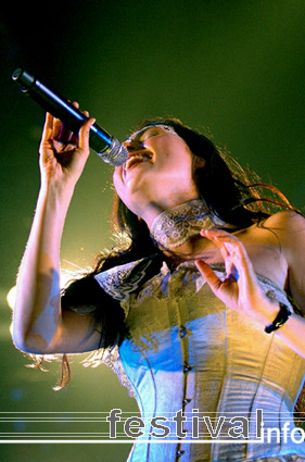 Within Temptation op Paaspop Schijndel 2007 foto