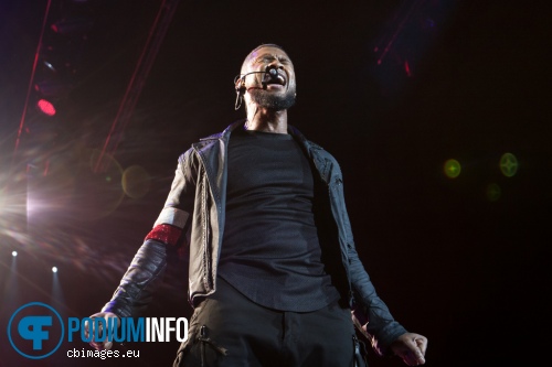Usher op Usher - 04/03 - Ziggo Dome foto