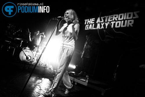 The Asteroids Galaxy Tour op Asteroids Galaxy Tour - 04/05 - Tivoli de Helling foto