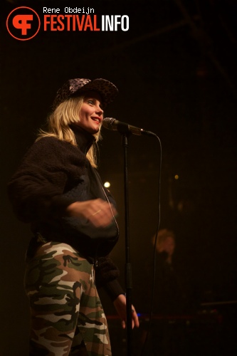 The Asteroids Galaxy Tour op Bevrijdingsfestival Overijssel 2015 foto