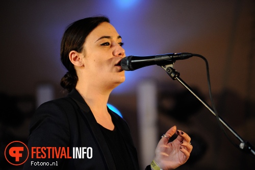 Nadine Shah op London Calling loves Concerto 2015 foto