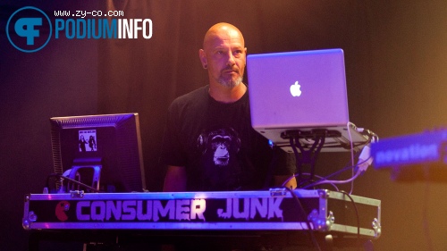 Consumer Junk op Combichrist - 23/05 - P60 foto