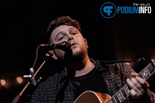 Craig Gallagher op Gavin James - 10//06 - Paradiso foto