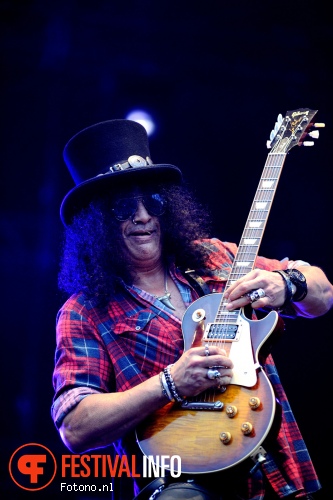 Slash feat. Myles Kennedy & The Conspirators op Pinkpop 2015 - Vrijdag foto