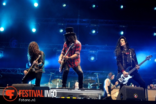 Slash feat. Myles Kennedy & The Conspirators op Pinkpop 2015 - Vrijdag foto