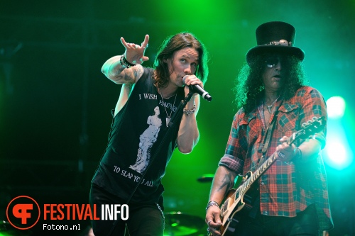 Slash feat. Myles Kennedy & The Conspirators op Pinkpop 2015 - Vrijdag foto