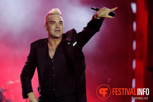 Robbie Williams op Pinkpop 2015 - Zaterdag foto