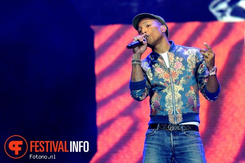 Pharrell Williams op Pinkpop 2015 - Zondag foto