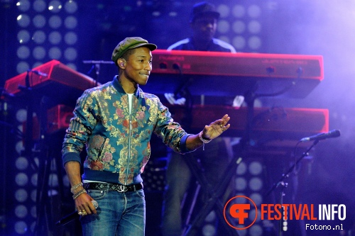 Pharrell Williams op Pinkpop 2015 - Zondag foto