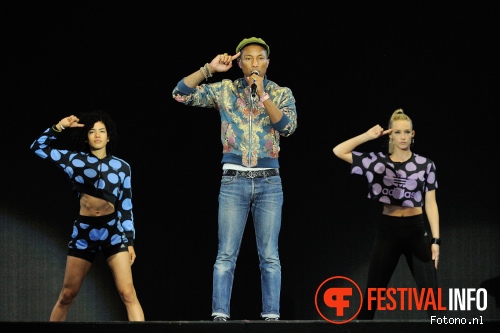 Pharrell Williams op Pinkpop 2015 - Zondag foto
