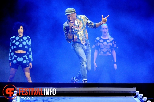 Pharrell Williams op Pinkpop 2015 - Zondag foto