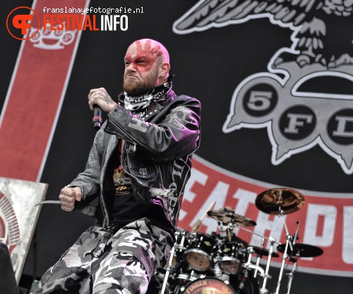 Five Finger Death Punch op Graspop Metal Meeting 2015 foto