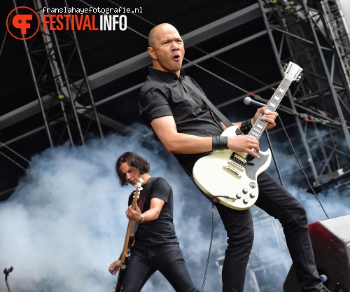 Danko Jones op Graspop Metal Meeting 2015 foto