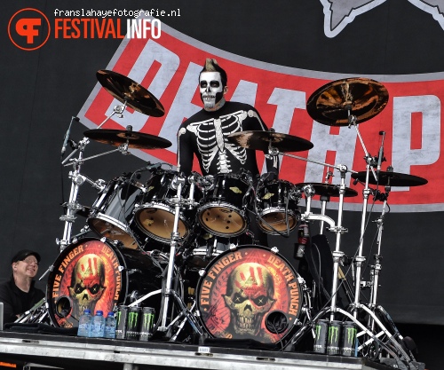 Five Finger Death Punch op Graspop Metal Meeting 2015 foto