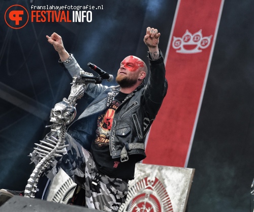 Five Finger Death Punch op Graspop Metal Meeting 2015 foto