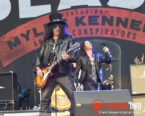 Slash feat. Myles Kennedy & The Conspirators op Graspop Metal Meeting 2015 foto