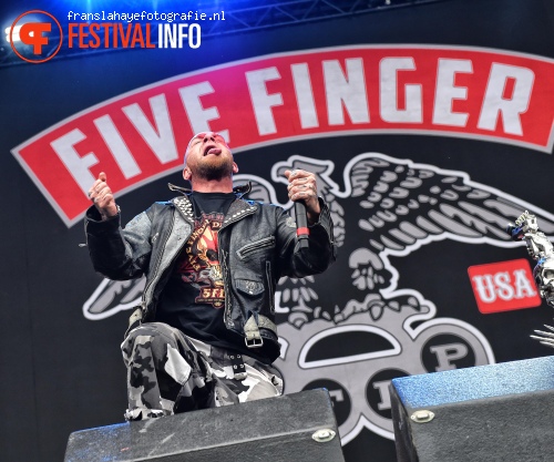 Five Finger Death Punch op Graspop Metal Meeting 2015 foto