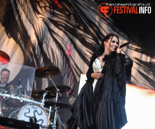 Within Temptation op Graspop Metal Meeting 2015 foto