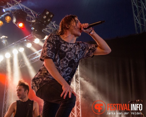 In Hearts Wake op Jera On Air 2015 - Zaterdag foto