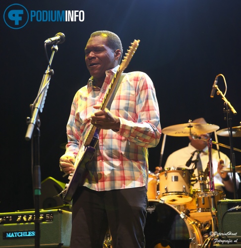 The Robert Cray Band op The Robert Cray Band - 24/06 - Paard van Troje foto